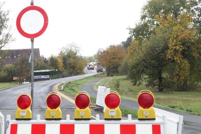 Die nördliche Zufahrt nach Brand bleibt länger gesperrt bis 2. November. Der Brander Ortskern ist von Eschenau sowie Ober- und Unterschöllenbach aus erreichbar. | Foto: Uwe Rahner