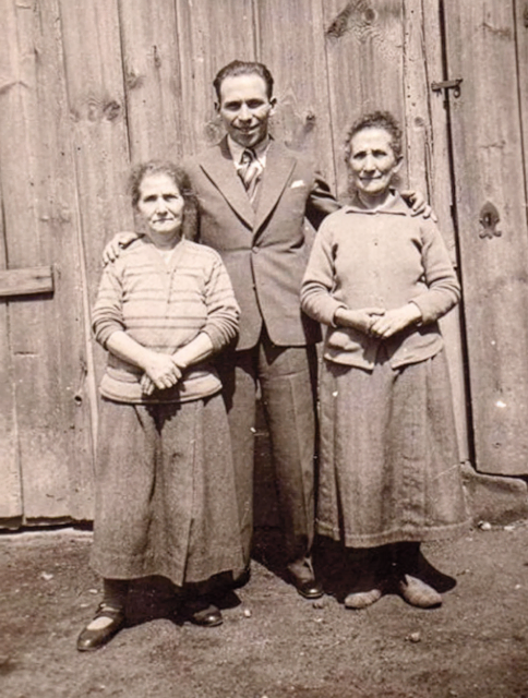 Rosa, Alfred und Pauline Schnaittacher 1936. Alfred gelang im Januar 1937 die Flucht nach New York, wo er sich als Fred Snyder amerikanisierte. | Foto: Sammlung Jeff Snyder, NY