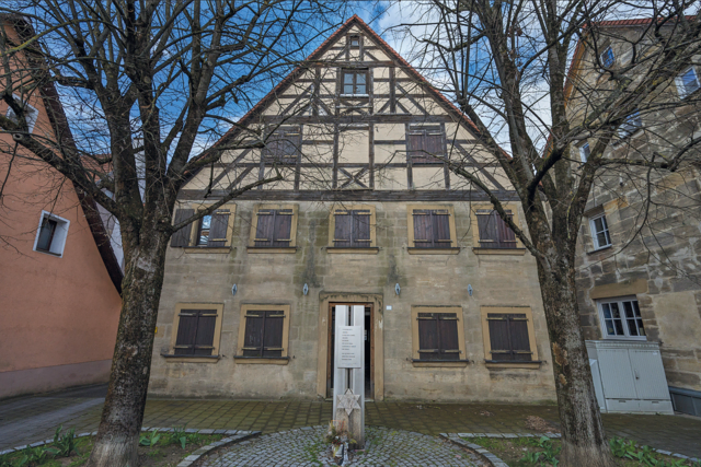 Das Schnaittacherhaus mit dem Memorial Forther Hauptstraße 47. | Foto: Helmut Meyer zur Capellen