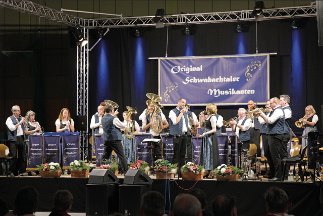 Die Original Schwabachtaler Musikanten, hier am Ostersonntag 2024 mit Gesangseinlage von Erika Trautner und Michael Eger, laden wieder nach Neunkirchen ein. | Foto: Uwe Rahner