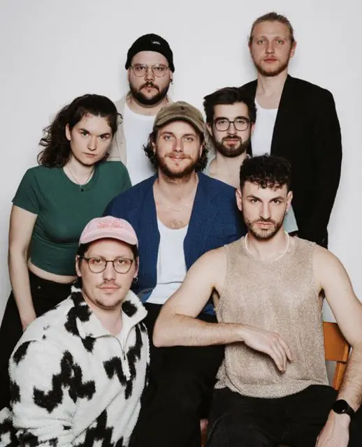 Wenn fette Dub-Beats Betonmauern erschüttern lassen und schrille Balkan-Brass-Klänge auf kubanische Salsa-Rhythmen krachen, denn ist Skyline Green ist in der Stadt.