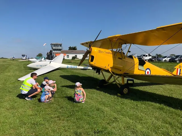 Wie ein Flugzeug von unten aussieht, können Kinder in den Ferien am Segelflugplatz in Lillinghof sehen. | Foto: SFC Lauf