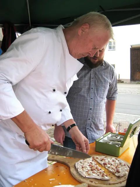 Lecker belegte Broutkoung kann man sich an der Heroldsberger Kerwa schmecken lassen