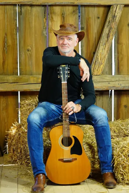 Eric Damster, die tiefste Stimme des Südens, bringt Zeit für Gefühle und ein wenig Johnny Cash. | Foto: Eric Damster