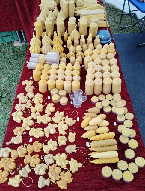 Bienenwachskerzen in vielen Formen gibt es beim Martinsmarkt des Laufer Imkervereins.
