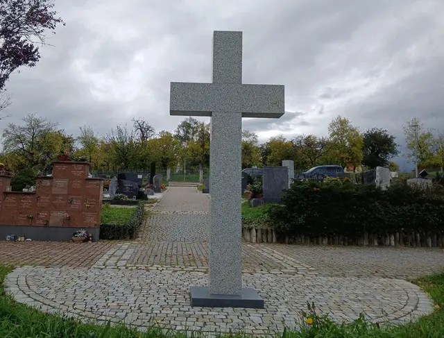 Das neue Kreuz auf dem Stöckacher Friedhof. | Foto: Andreas Hornung