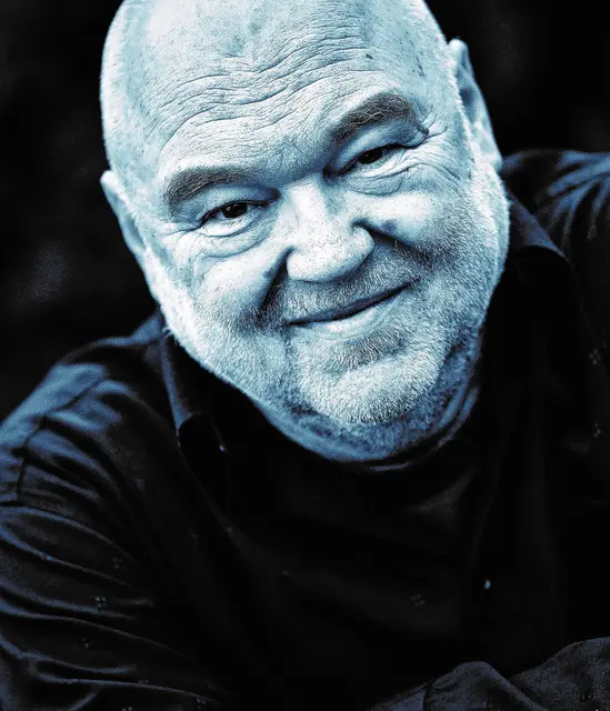 Fränkisch, aber ohne volkstümelndes Auftrumpfen, die Statur bridscherbraad, die Musik budderwaach, die Wörter blitzgscheid: Wolfgang Buck. | Foto: Andreas Riedel