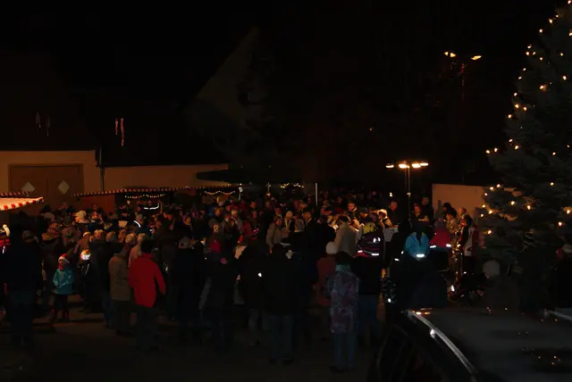 Die Brander Dorfweihnacht ist dieses Jahr am Brander Festplatz zu finden.