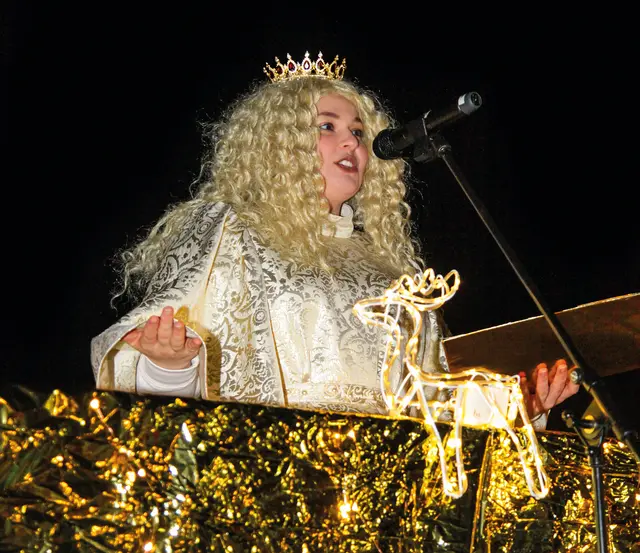 Das Eckentaler Christkind (hier vor drei Jahren) wird in Oberschöllenbach wieder zu den Besuchern der Dorfweihnacht sprechen. | Foto: Uwe Rahner