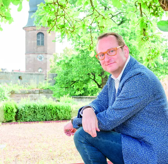 Volker Heißmann beweist mit dem besonderen Kirchenkonzert, dass sich leise Töne und lautes Lachen perfekt ergänzen. | Foto: Volker Heißmann
