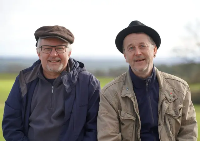 Das Duo Gigglmoo beweist, dass man auch im Dialekt gute Texte schreiben kann, witzig und pointiert, ohne platten Klamauk. 