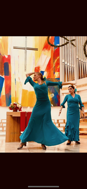 Eintauchen in die Anbetung, Gott mit Liedern ehren, still werden und feiern mit leidenschaftlichem Flamenco - eine Andacht, die anders ist, in der katholischen Kirche Uttenreuth.