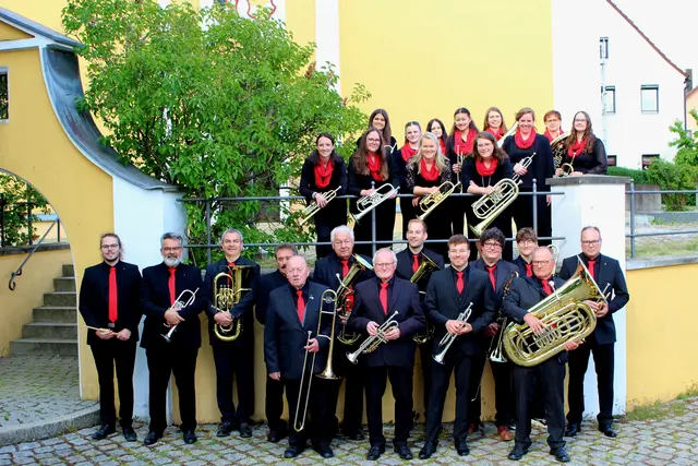 Der Igensdorfer Posaunenchor lädt mit einem neuen Programm zum Konzert. Mal laut, mal ruhig – aber immer mit Energie.  | Foto: Hannes Friedrich