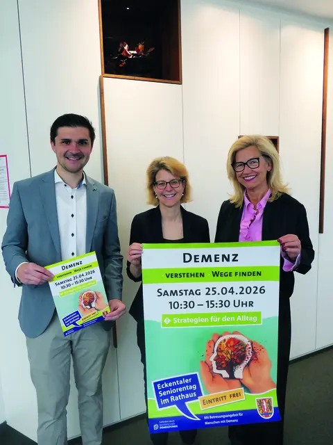Auf den Seniorentag freuen sich (v.r.) Bürgermeisterin Ilse Dölle, Organisatorin Sylvia Steinbach und der künftige Bürgermeister Sebastian Singer.  | Foto: Bettina Dennerlohr