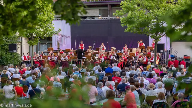 Die Orchester der Jugend- und Trachtenkapelle freuen sich darauf den Konzertbesuchern einen abwechslungsreichen Abend in sommerlicher Open-Air Atmosphäre präsentieren zu dürfen.