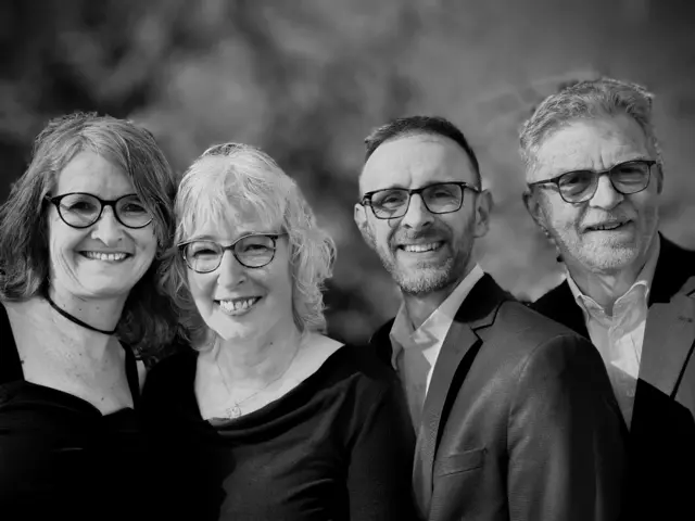 Das Gesangsquartett VierSinger besingt in ihrem Programm passend zum Muttertag die Liebe. | Foto: Tobias Kraus