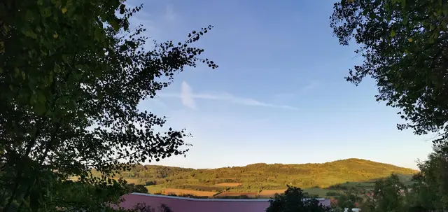 Herrliche Aussicht vom Waldrand beim Wasserhaus oberhalb Lettens aus. | Foto: CB