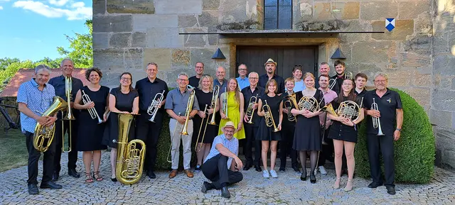 Blechbläser aller Art sind bei der Sommerserenade im Hof des Weißen Schlosses in Heroldsberg zu hören. | Foto: Andy Frischholz