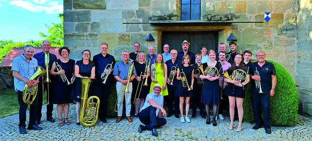 Die 25 Musiker im Alter von 15 bis 80 Jahren haben in der Christuskirche in Neunkirchen unter dem Titel „Musik und Text“ ein abwechslungsreiches Programm im Gepäck. | Foto: Andy Frischholz