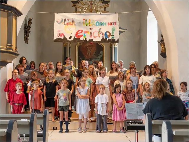 Die Vokalchöre der evangelisch-lutherischen Kirchengemeinde Eschenau beim letzten gemeinsamen Auftritt beim Gemeindefest 2025.