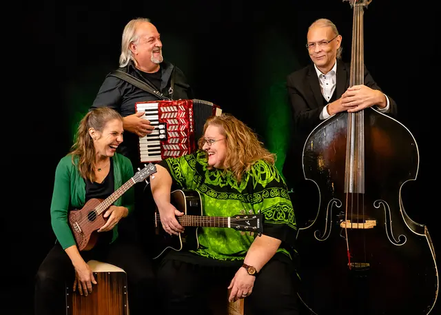 The Folkettes + Gents spielen Gute-Laune-Musik nicht nur für eingefleischte Fans des Genres, bei der jede Location spontan auch zum Irish Pub wird.  | Foto: Torsten de Souza Santos
