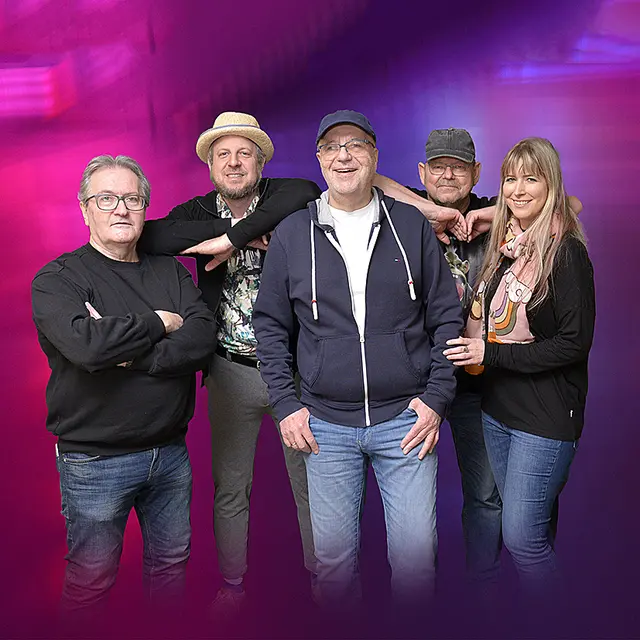Fränkisch und rockig: Die Band „Der Schdief“ besteht aus fünf erfahrenen Musikern aus Nürnberg, Fürth, Hersbruck und Feucht.  | Foto: Dieter Kaletsch