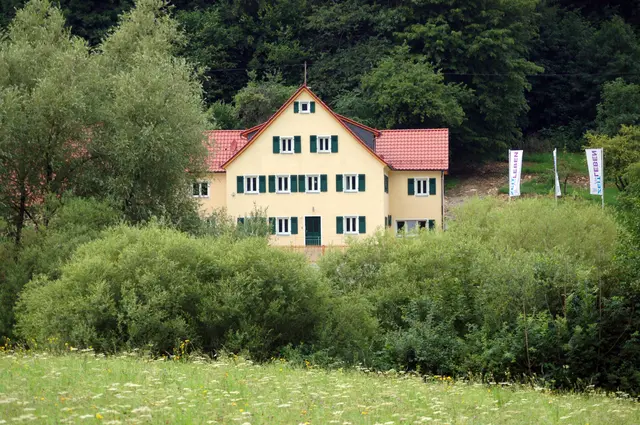  Mitten im Grünen, am Ortsrand von Mostviel, liegt die Diakonie-Tagespflege. Alle Interessierten sind eingeladen, sie beim Tag der offenen Tür kennenzulernen.