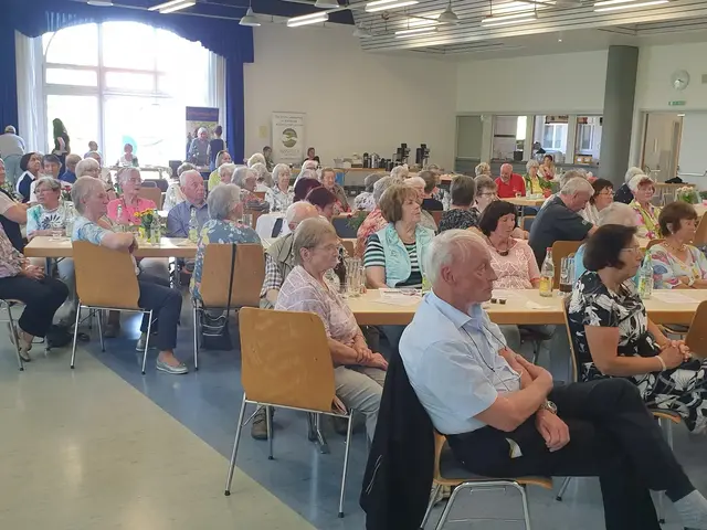 Ob zum gezielten Informationsaustausch, zur Beratung, zum Kennenlernen der vielfältigen Angebote oder einfach für ein paar schöne Stunden in geselliger Runde – der Seniorennachmittag bietet viele gute Gründe, am 24. Oktober in die Georg-Hänfling-Halle zu kommen.
