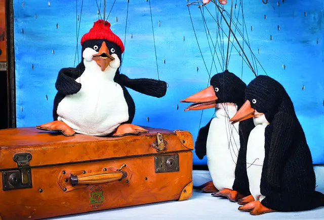 Für die Arche sind drei Pinguine eigentlich einer zu viel. Das wirft Fragen auf, die beantwortet werden müssen. | Foto: Tearticolo