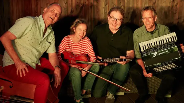 Anne Adler an der Geige, Manfred Pechtl an der Klarinette, Andreas Hellmuth am Kontrabass und Bernd Vogel am Akkordeon (und singen tun sie alle auch noch). | Foto: [spiel:frei]